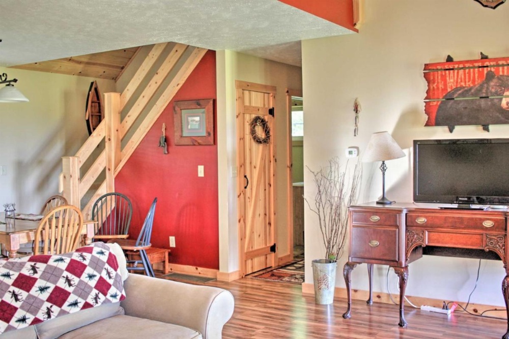 Rural Farmhouse Cabin on 150 Private Wooded Acres! Image 10