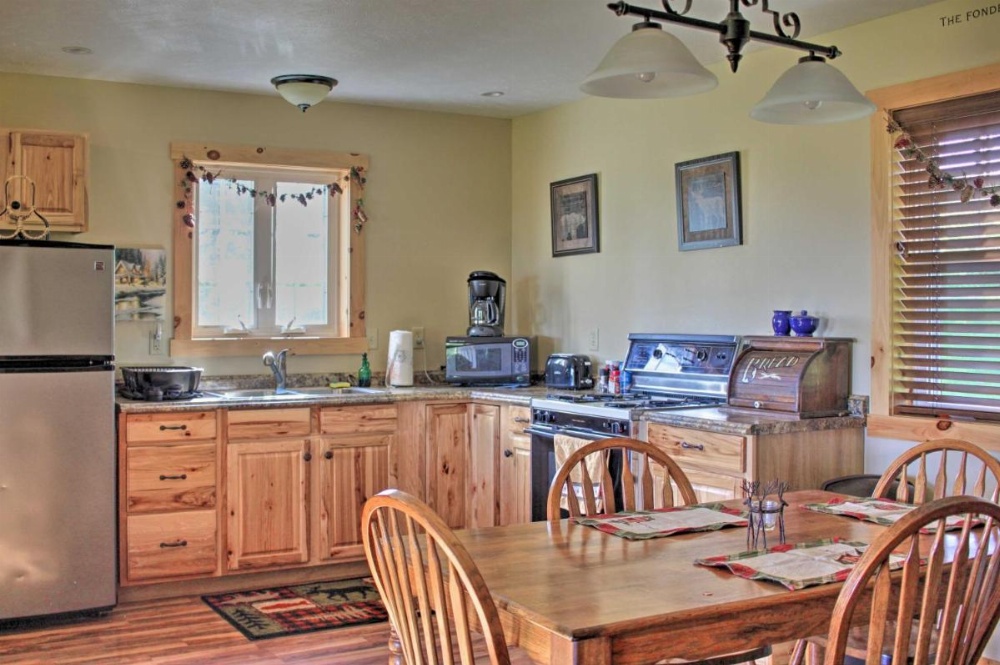 Rural Farmhouse Cabin on 150 Private Wooded Acres! Image 11