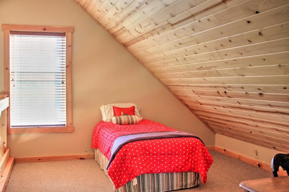 Rural Farmhouse Cabin on 150 Private Wooded Acres! Image 12