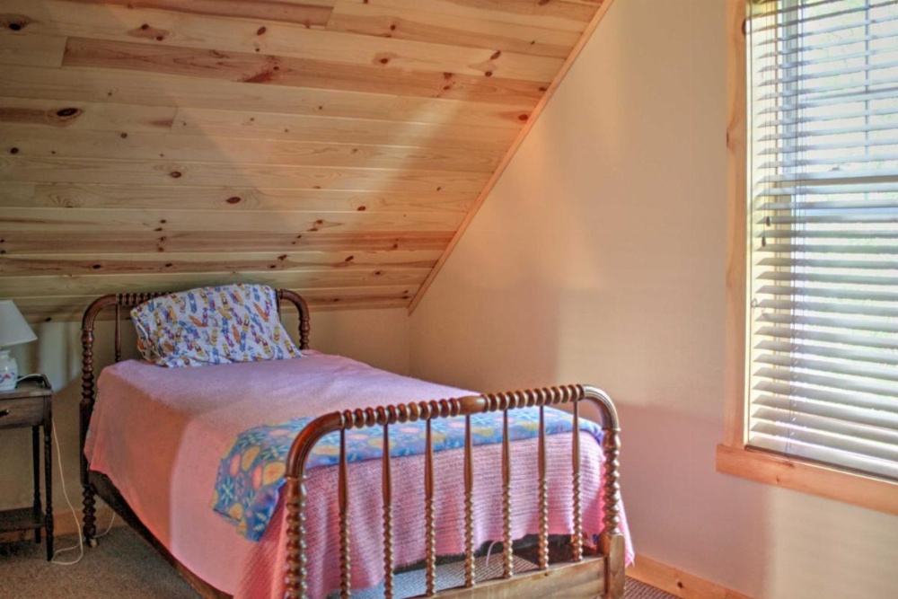 Rural Farmhouse Cabin on 150 Private Wooded Acres! Image 14
