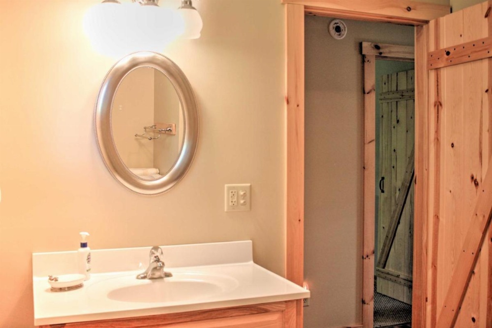 Rural Farmhouse Cabin on 150 Private Wooded Acres! Image 18