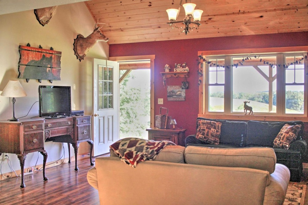 Rural Farmhouse Cabin on 150 Private Wooded Acres! Main image