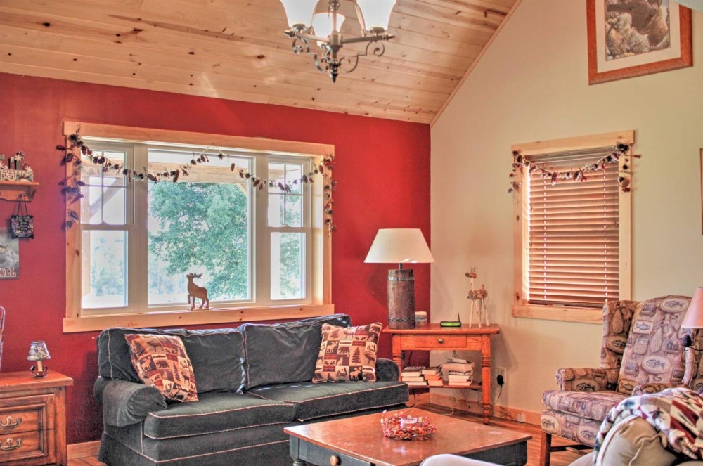 Rural Farmhouse Cabin on 150 Private Wooded Acres!