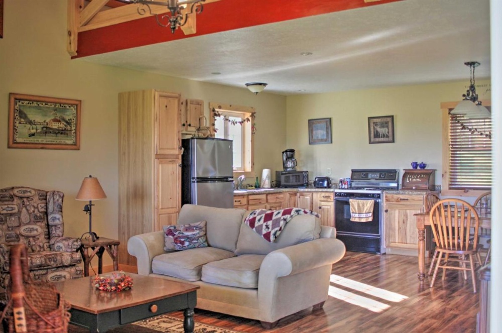 Rural Farmhouse Cabin on 150 Private Wooded Acres! Image 7